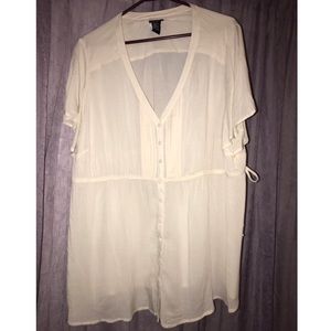 Torrid cream dotted button up blouse size 2x